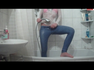 wet my jeans in bathroom2