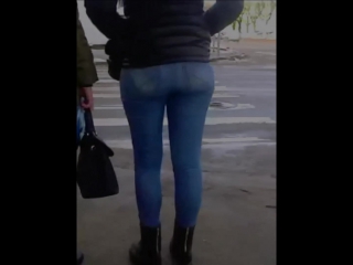 sexy booty in jeans